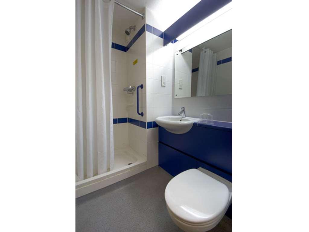 Travelodge Liverpool Docks Habitación foto